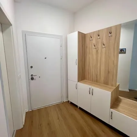 アパート Urban Oasis Magnet ティラナ