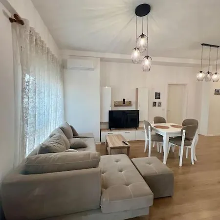 Urban Oasis Magnet Apartman