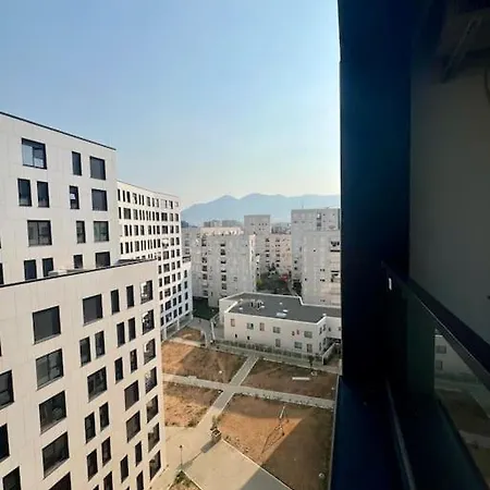 Urban Oasis Magnet Apartman