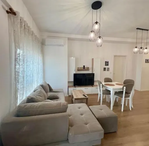 Urban Oasis Magnet Apartman